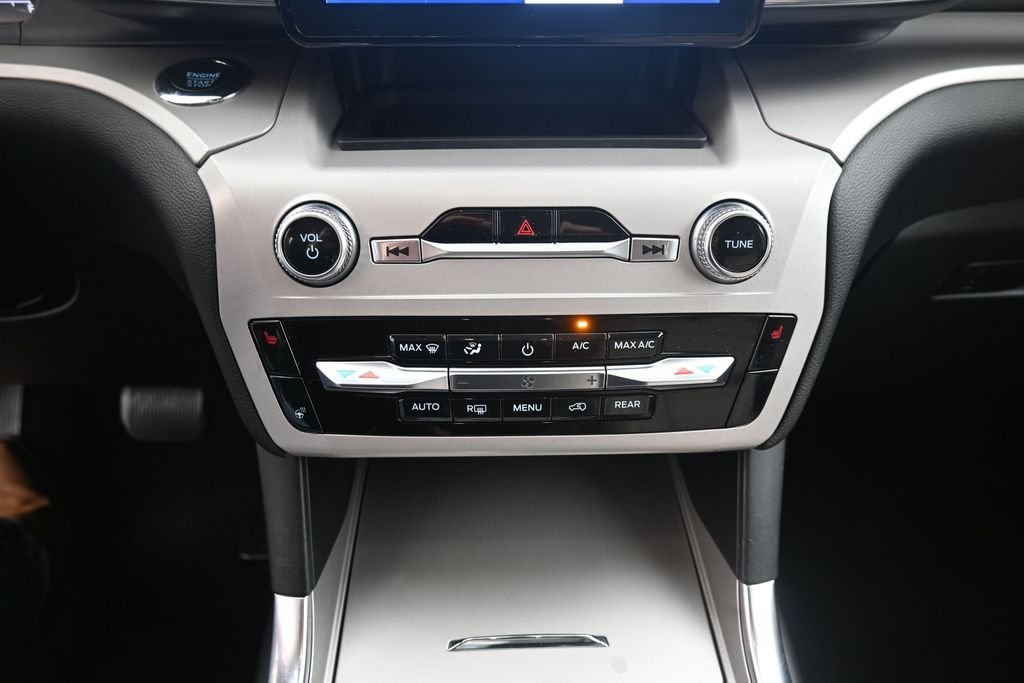 Used 2023 White Ford XLT image 13