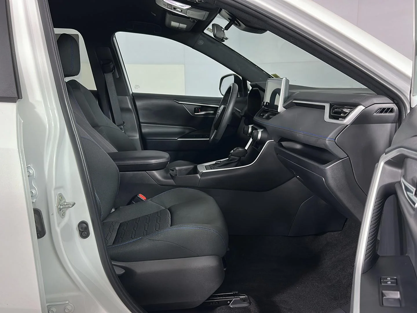 Used 2024 Wind Chill Pearl Toyota Hybrid SE image 26