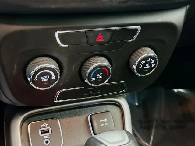 Used 2018 Jazz Blue Pearlcoat Jeep Latitude image 15