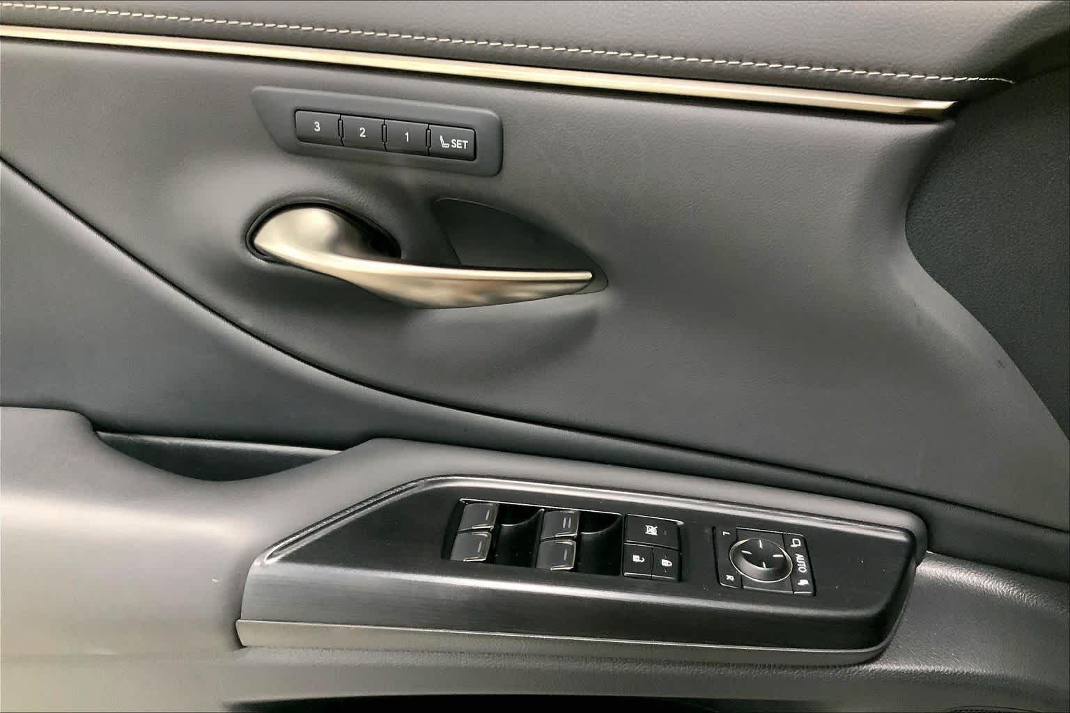 Used 2021 Silver Lining Metallic Lexus  image 35