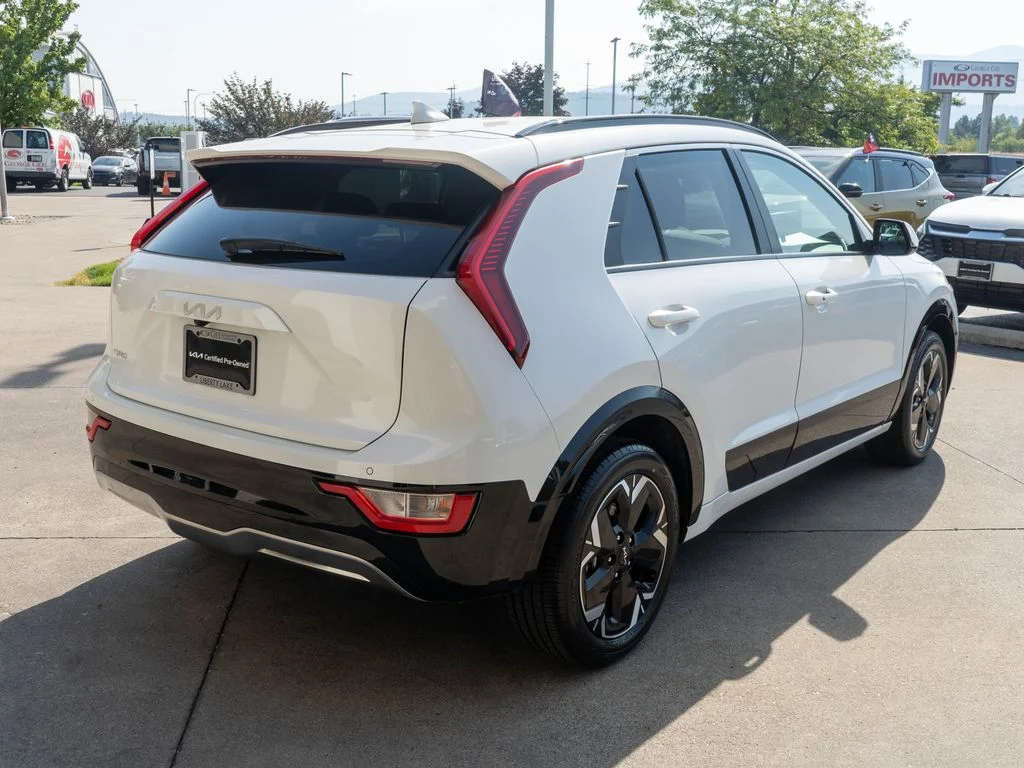 Certified Used 2023 White Kia Wind image 7