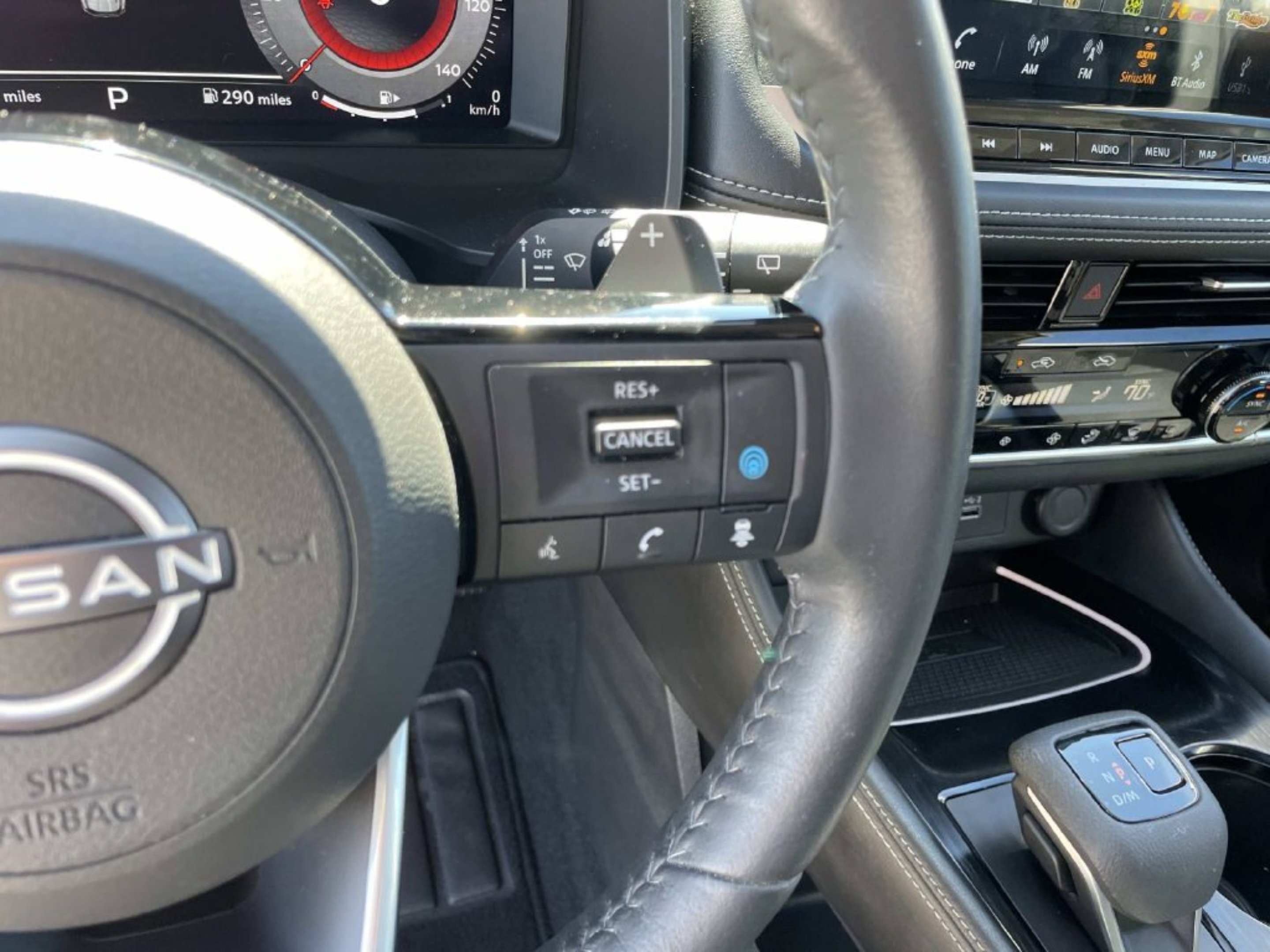 Used 2022 Gold Nissan Platinum image 25