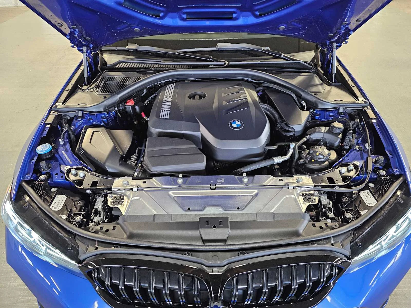 New 2026 Portimao Blue Metallic BMW 330i NA xDrive image 9