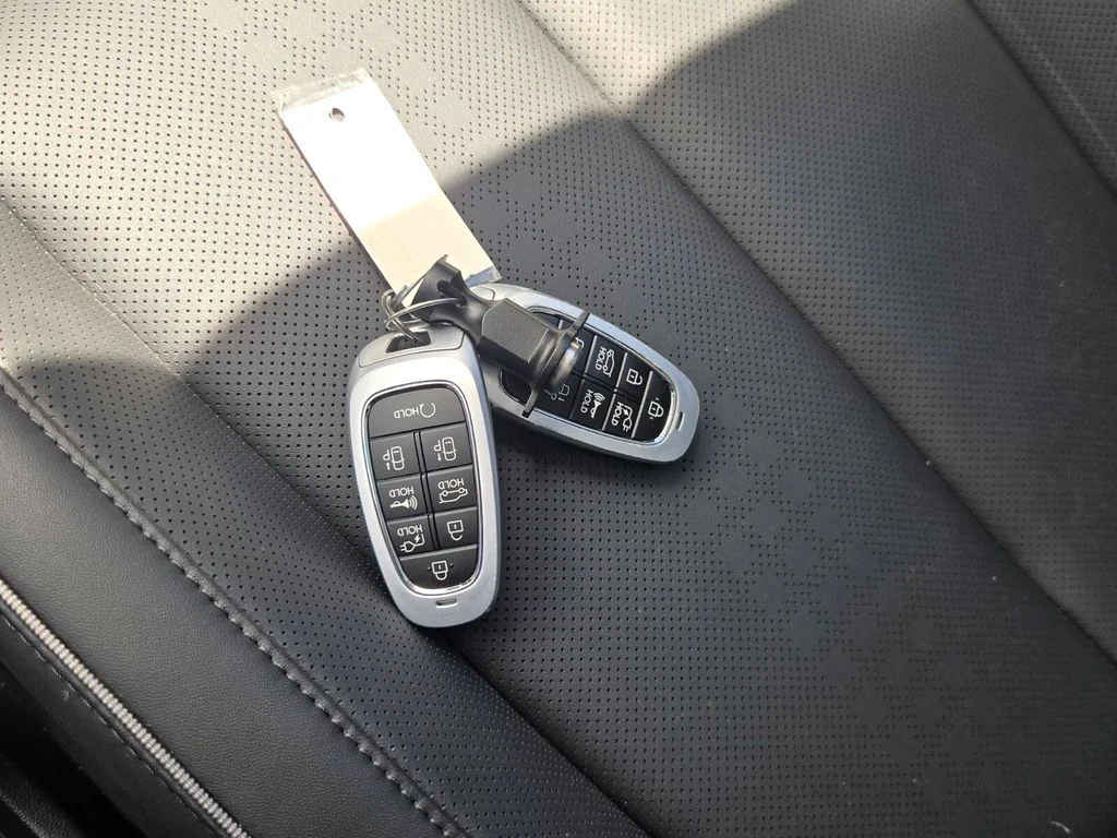 Used 2023 White Hyundai Limited image 18
