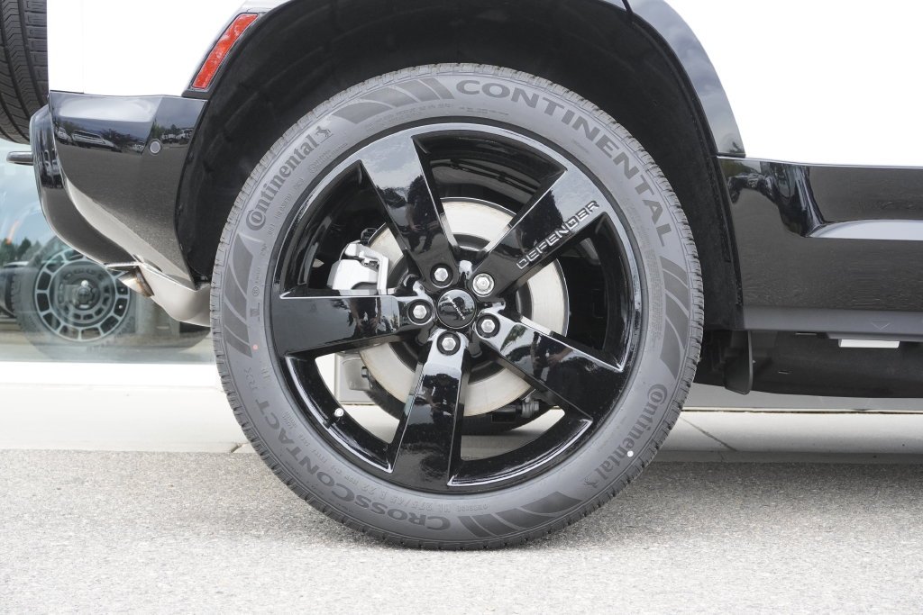 New 2026 Fuji White Land Rover X-Dynamic SE image 34