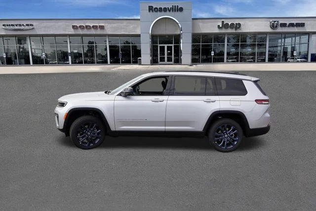 New 2026 Silver Zynith Exterior Paint Jeep Limited image 6