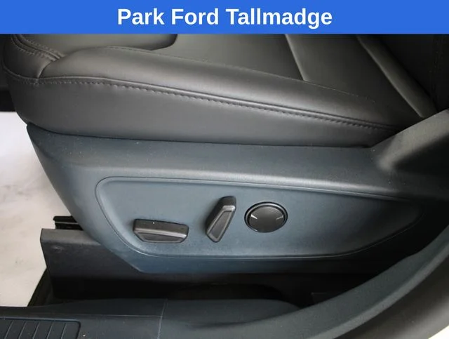 Used 2025 Oxford White Ford Lariat image 13