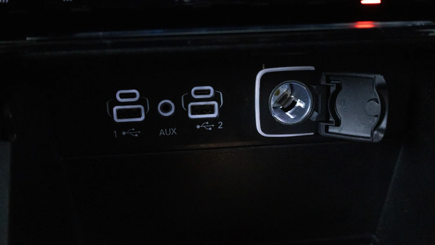 Used 2023 Blue Jeep Overland image 23