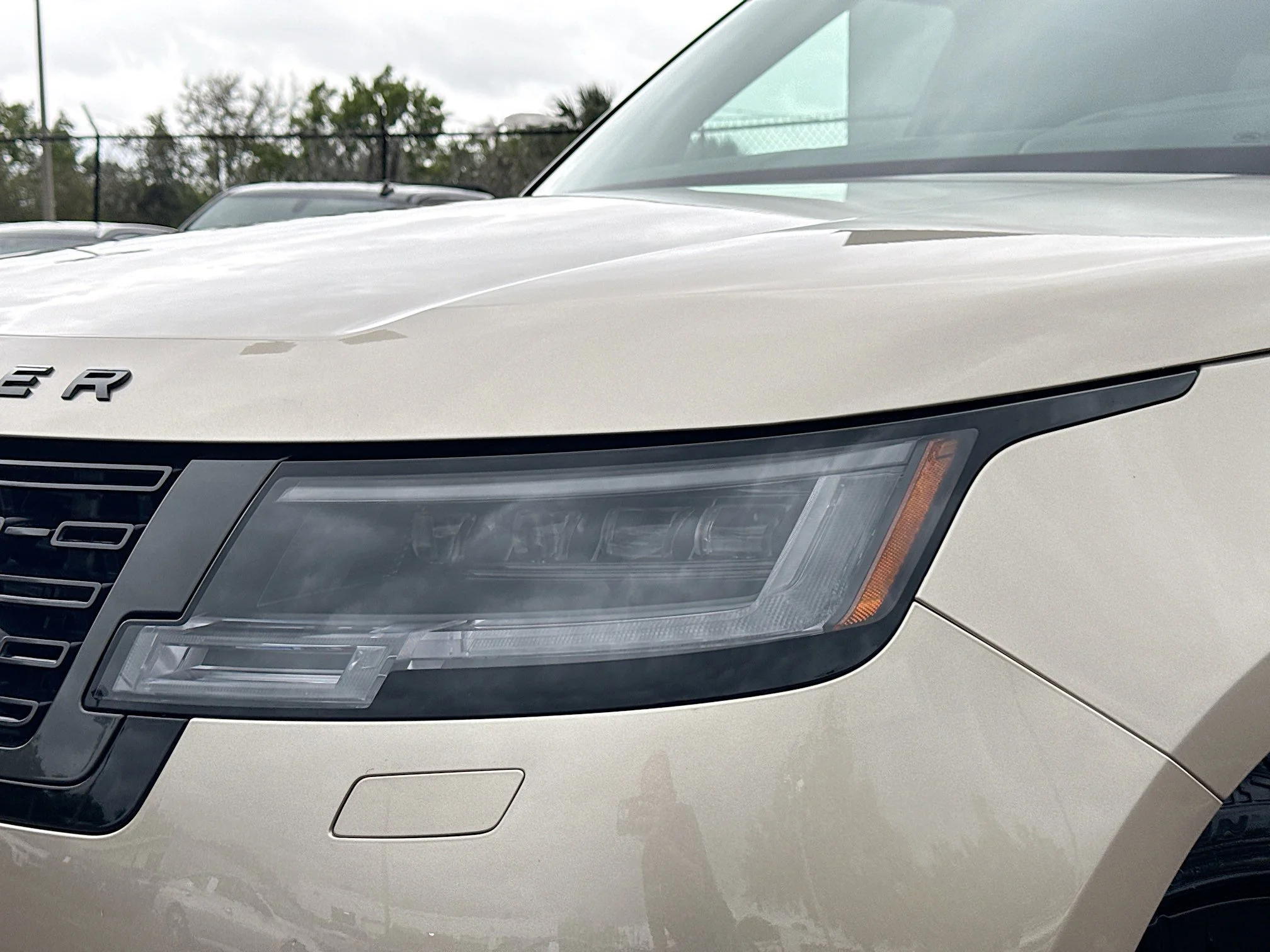 New 2026 Sunset Gold SV Bespoke Ultra Metallic Gloss Land Rover Autobiography image 9