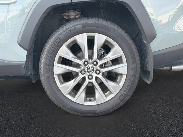 Used 2022 Gray Toyota XLE Premium image 9