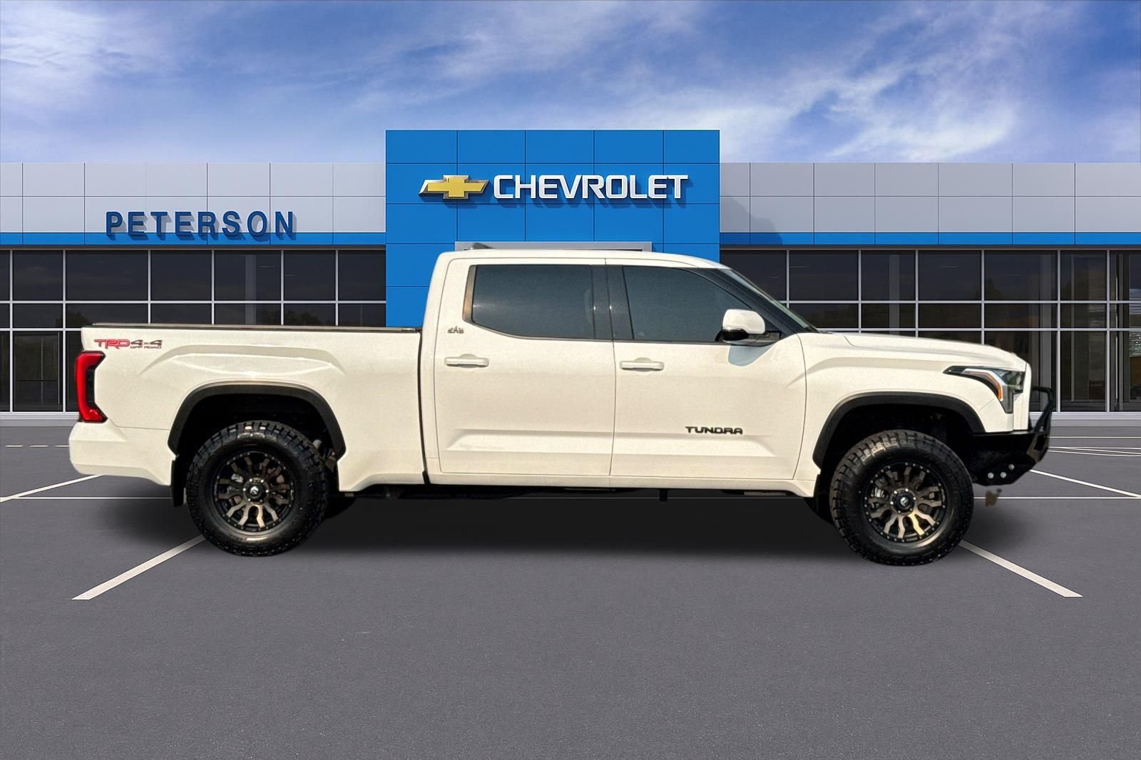 Used 2022 White Toyota SR5 image 3