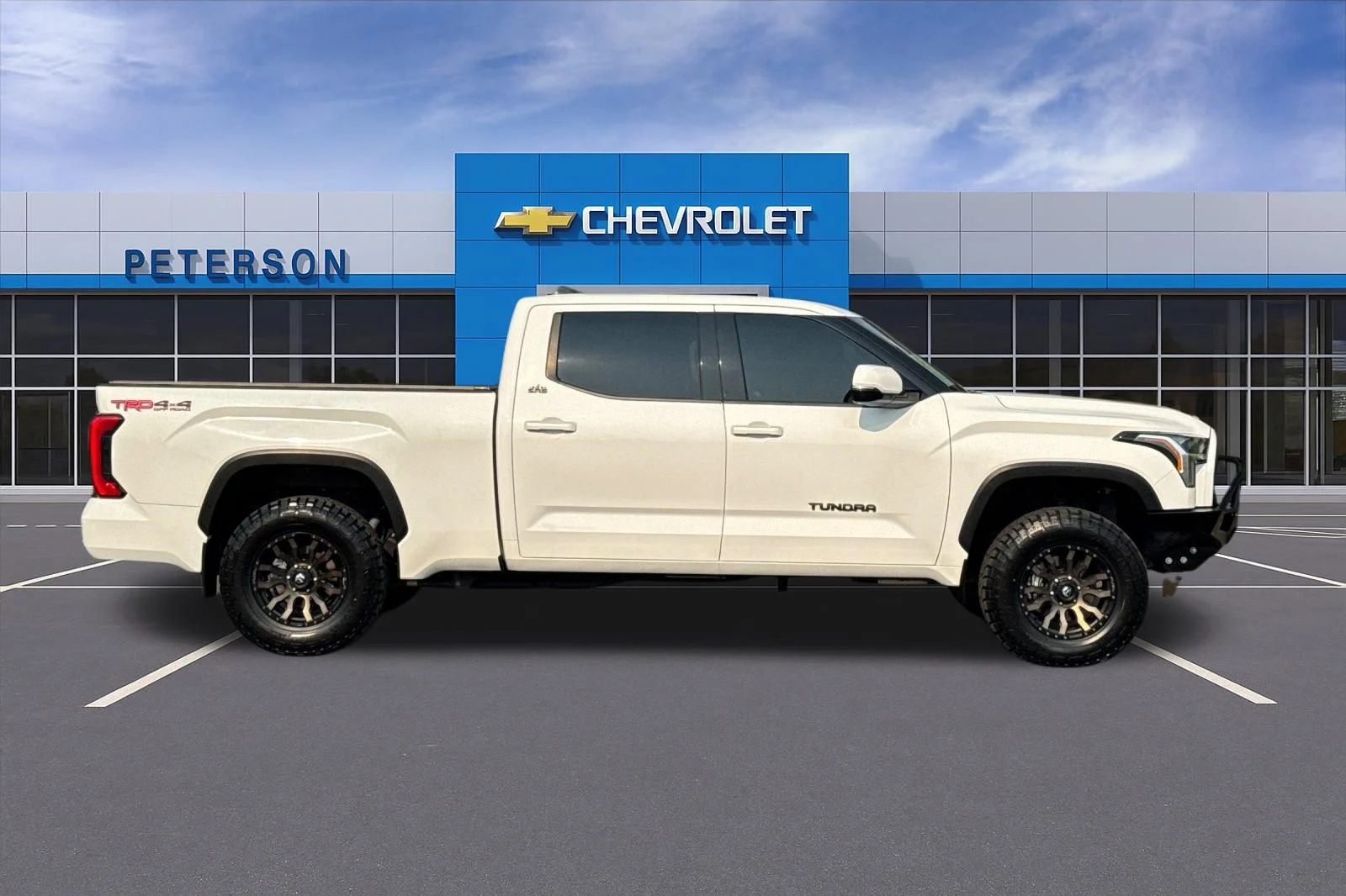 Used 2022 White Toyota SR5 image 3
