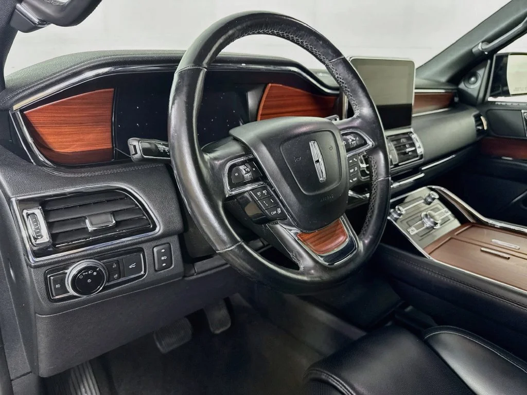 Used 2021 Black Lincoln Reserve image 10