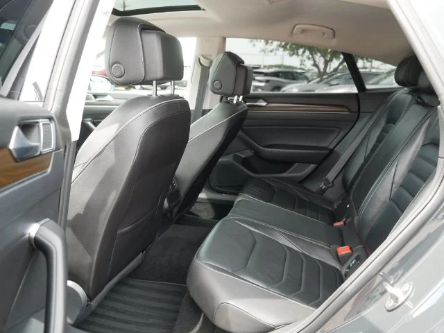 Used 2019 Gray Volkswagen 2.0T SEL image 17