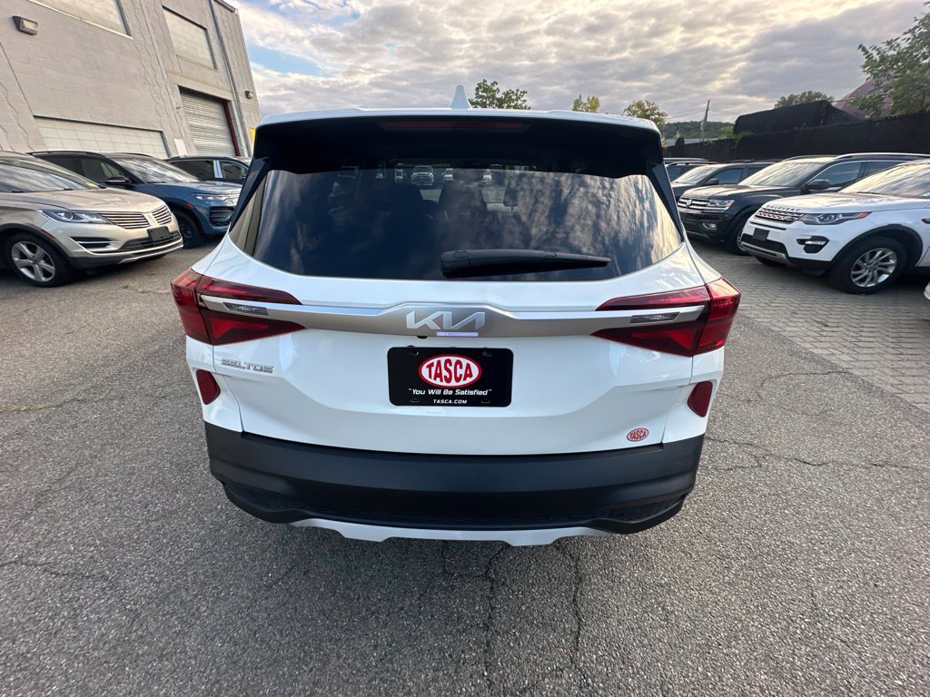 Used 2023 White Kia LX image 5
