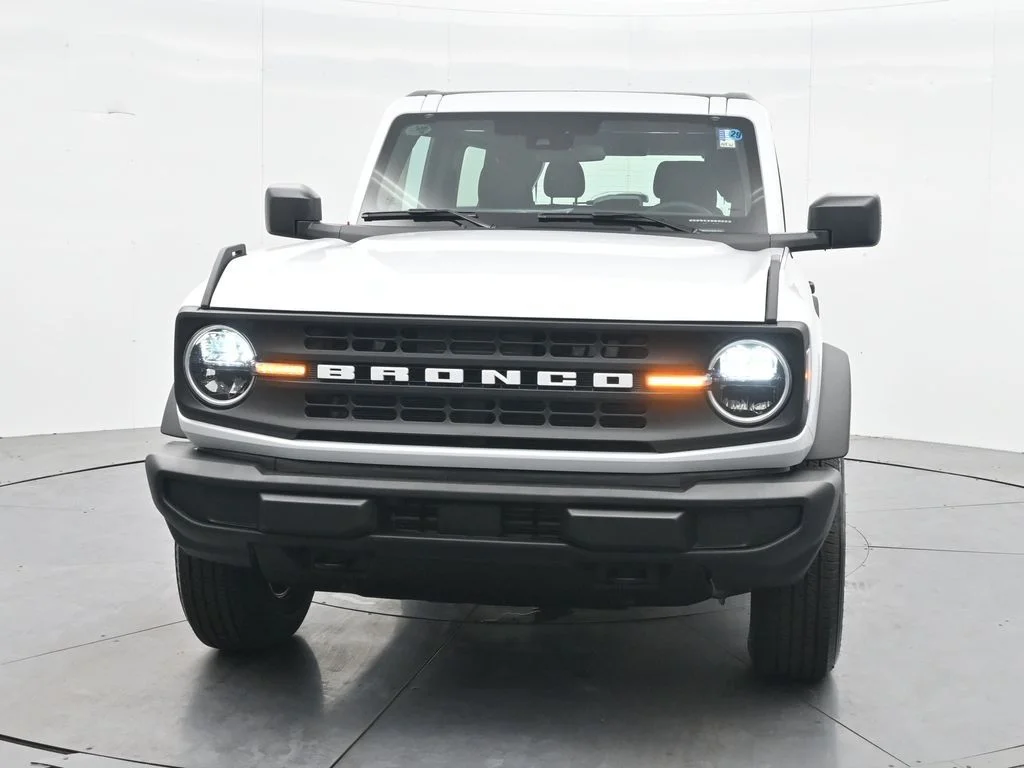 New 2026 Oxford White Ford Base image 2