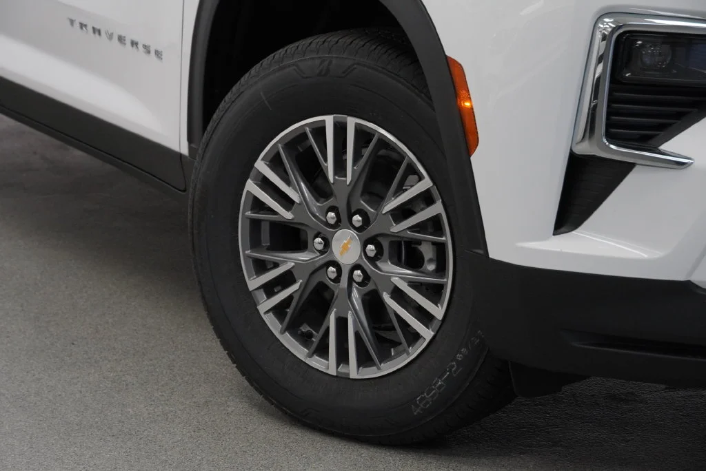 New 2027 Summit White Chevrolet LT image 9
