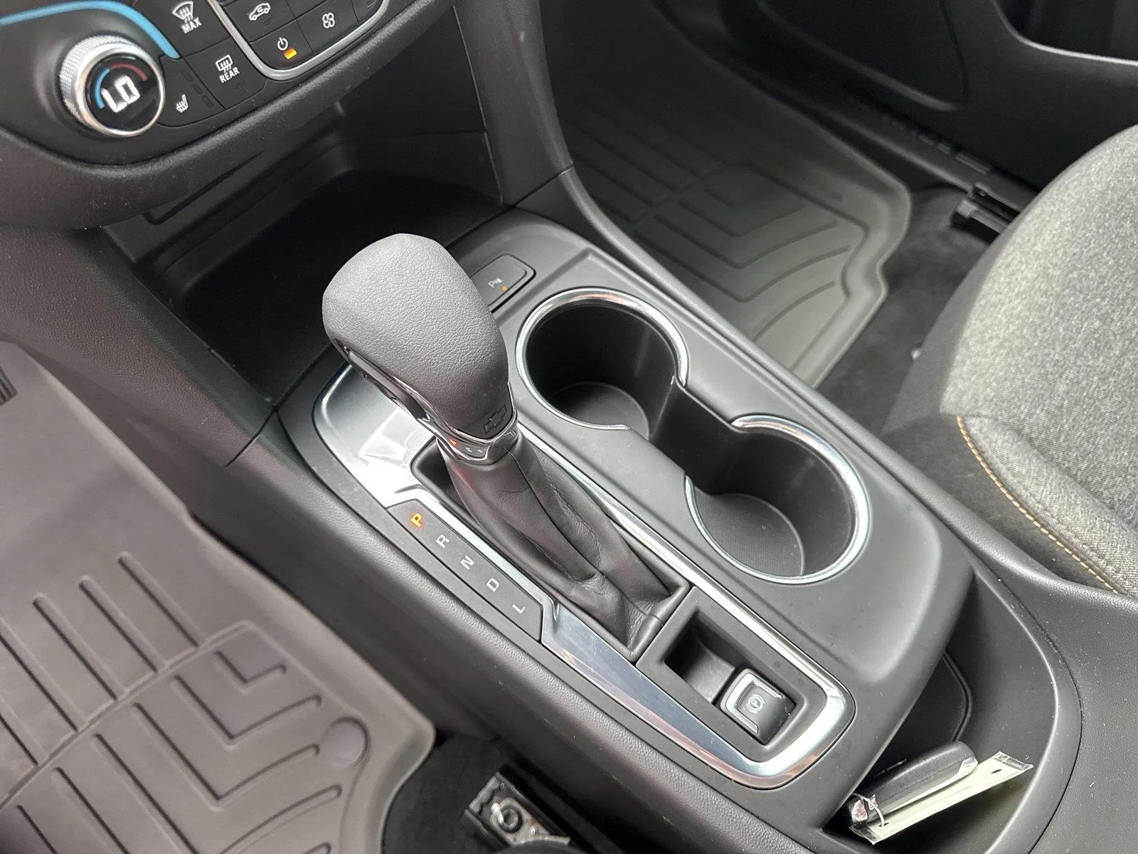Used 2023 SUMMIT WHITE Chevrolet LT image 31