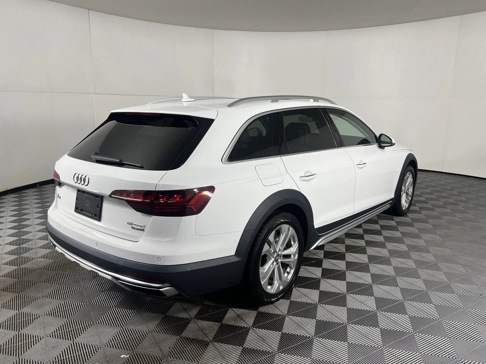 Used 2020 Ibis White Audi Premium Plus image 10