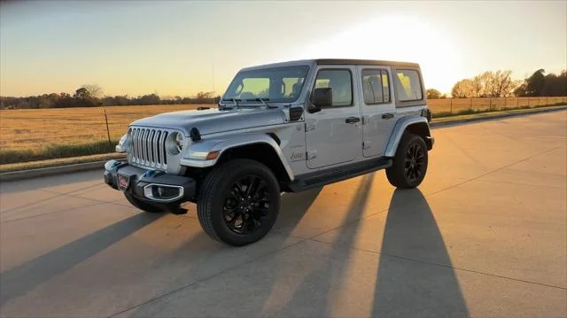New 2023 Silver Zynith Clear-Coat Exterior Paint Jeep Sahara 4xe image 4