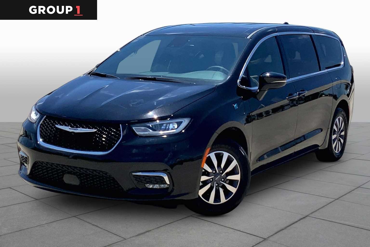 2025 Chrysler Pacifica Hybrid Select
