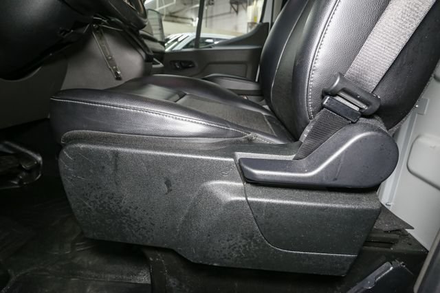 Used 2025  Ford Base image 32