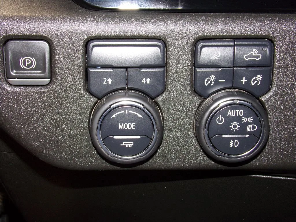 2023 Chevrolet Silverado 1500 LTZ - Photo 26
