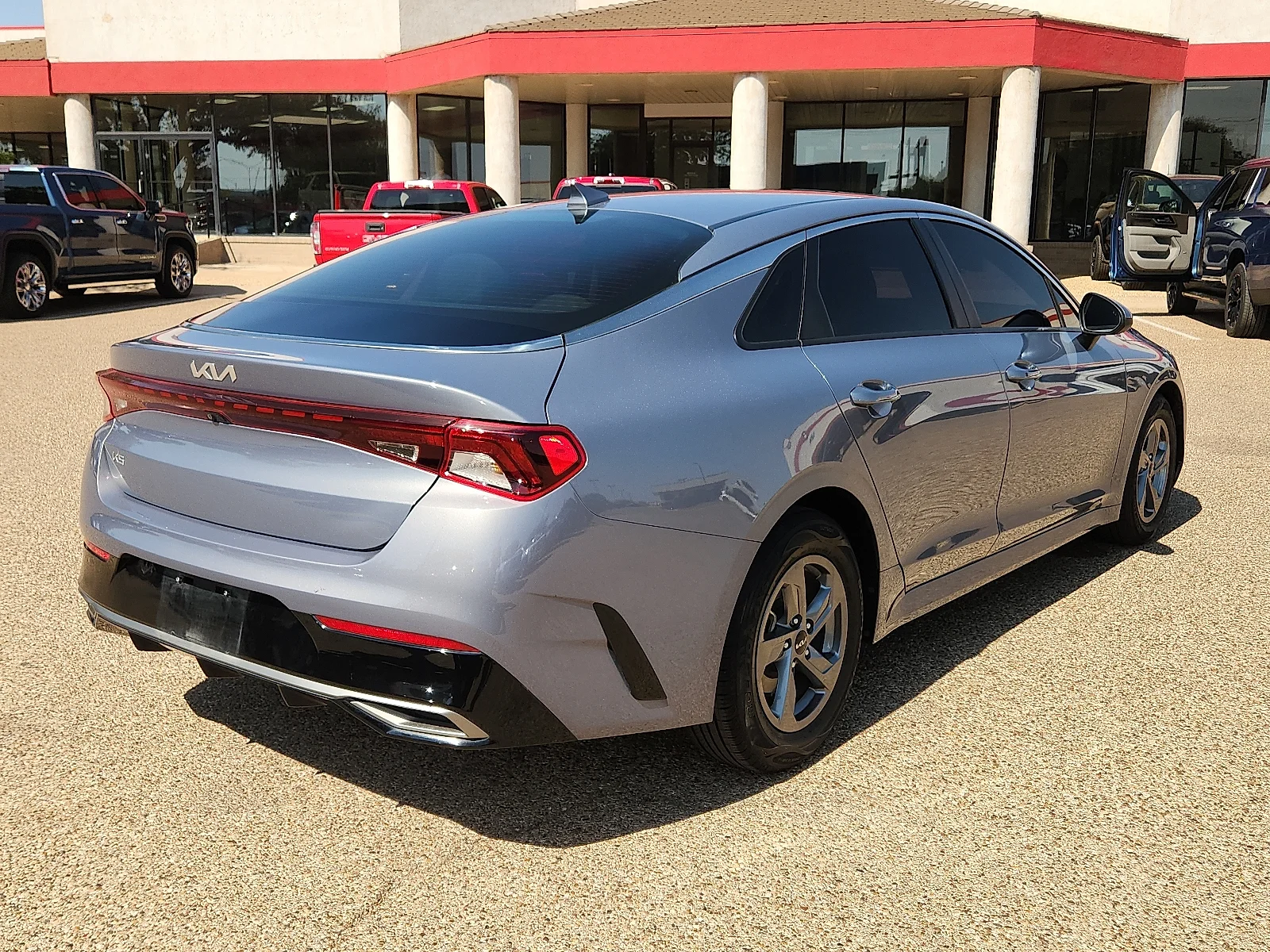 Used 2023 Silver Kia LXS image 4