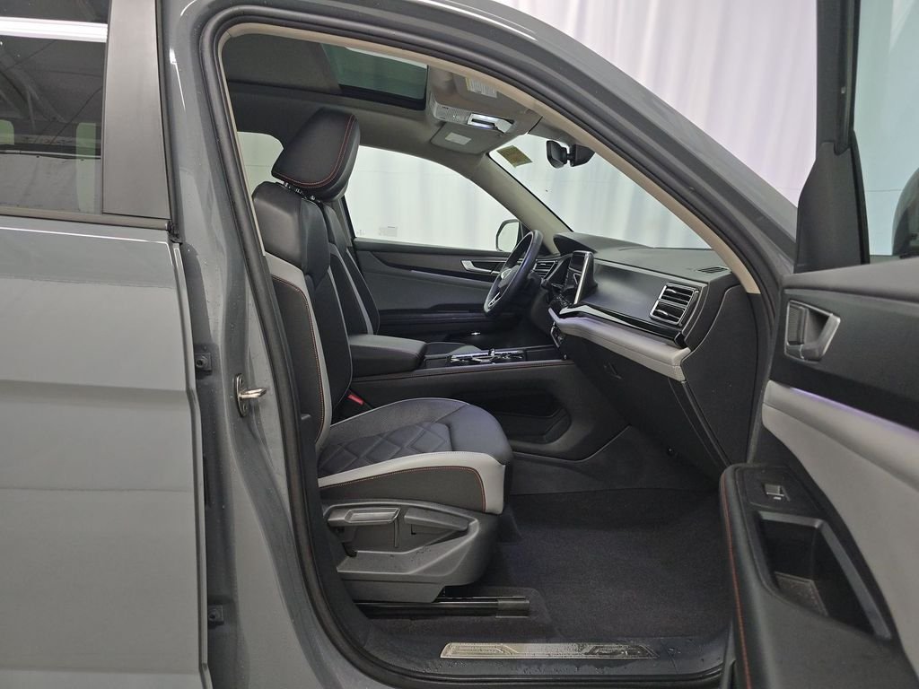 Used 2024 Gray Volkswagen 2.0T Peak Edition SE w/Technology image 6