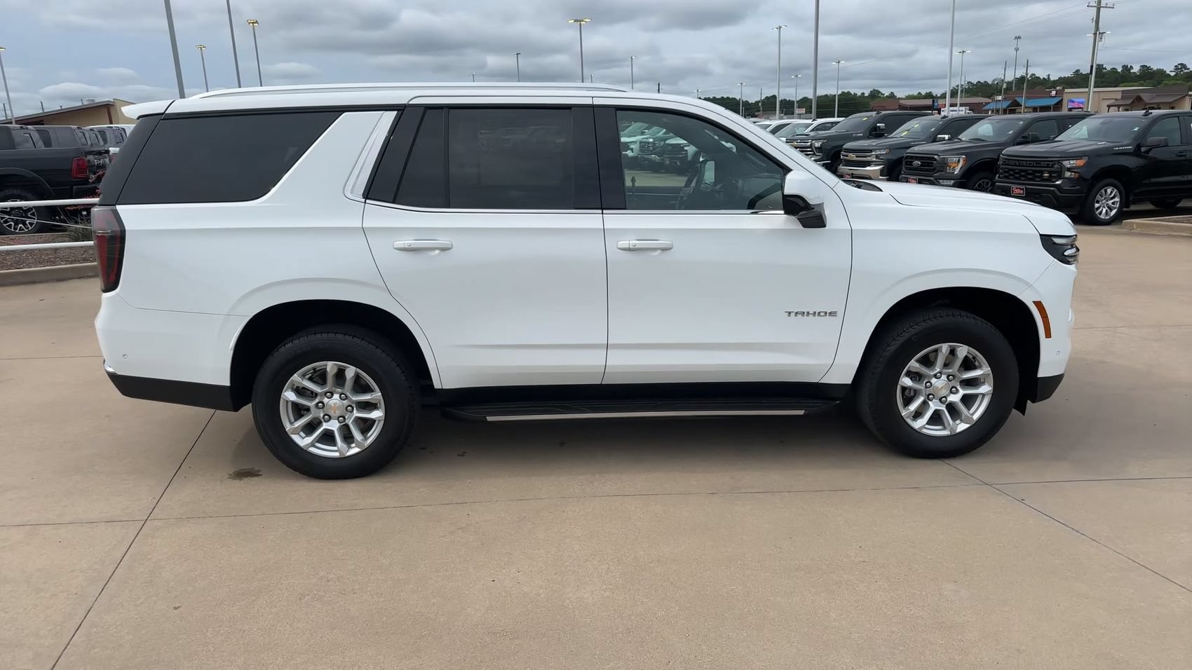 Used 2025 Summit White Chevrolet LT image 2