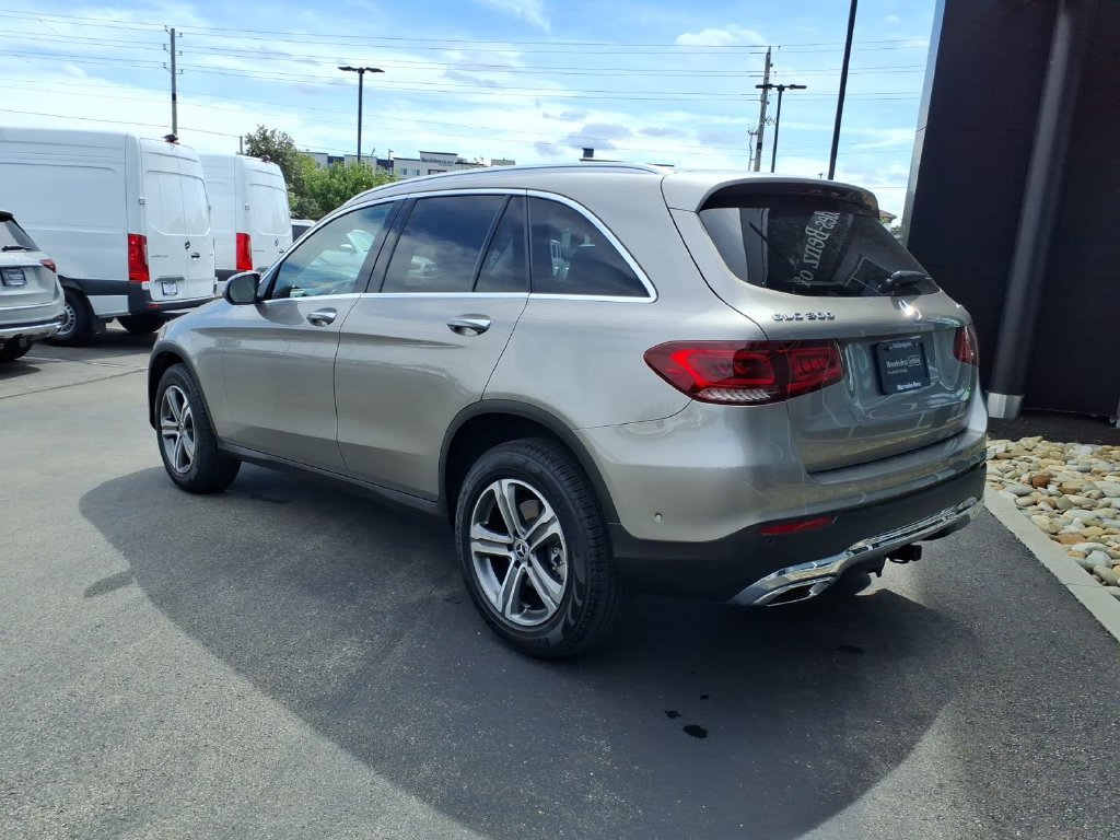 Used 2022 Mojave Silver Metallic Mercedes-Benz GLC 300 image 4