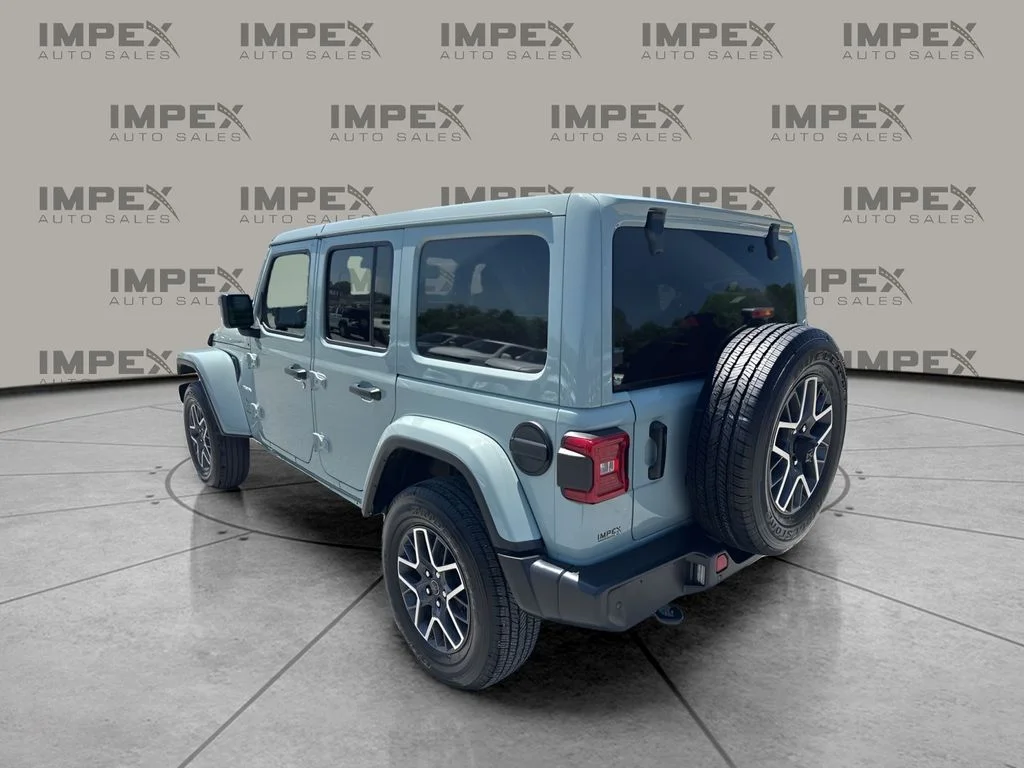 Used 2024 Gray Jeep Sahara image 3