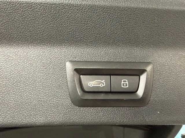 Used 2024 Gray BMW xDrive30i image 14