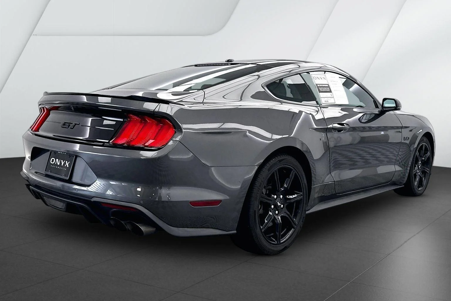 Used 2019 Magnetic Metallic Ford GT Premium image 5