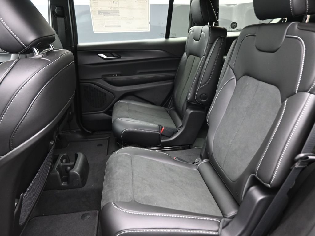 New 2025 Baltic Gray Metallic Clear-Coat Exterior Paint Jeep Altitude X image 10