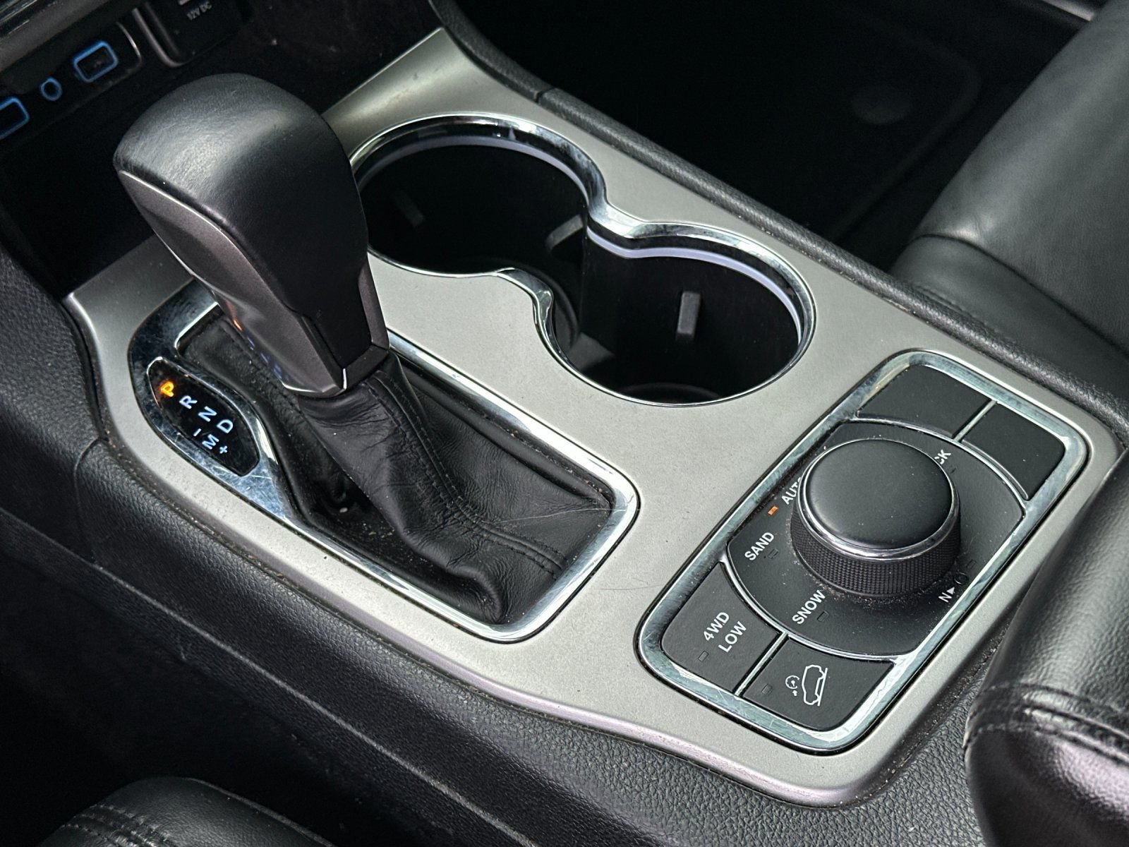 Used 2019 Bright White Clearcoat Jeep Limited image 20