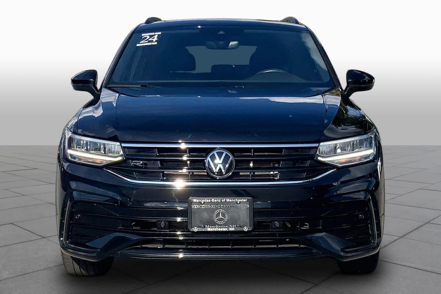 Used 2024 Deep Black Pearl Volkswagen SE R-Line Black image 4