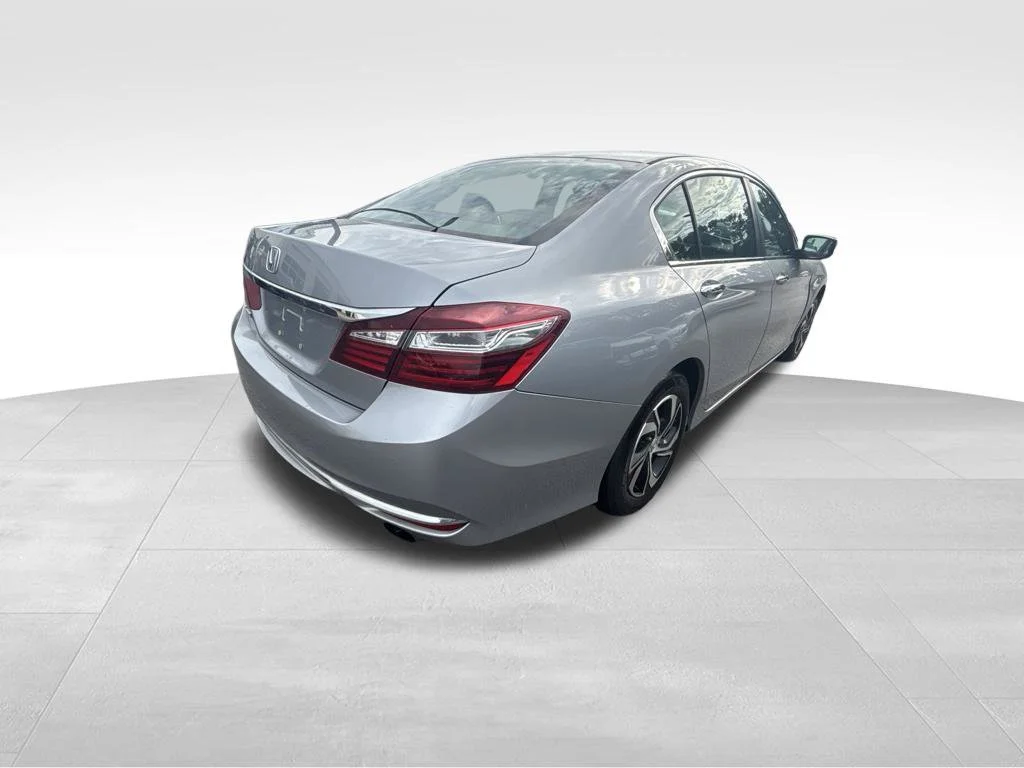 Used 2017 Silver Honda LX image 5