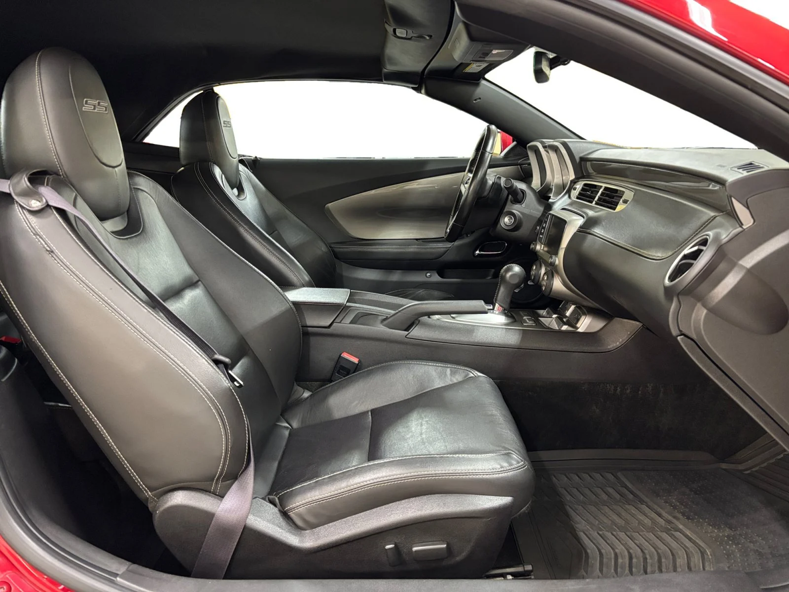 Used 2015 Red Chevrolet SS image 17