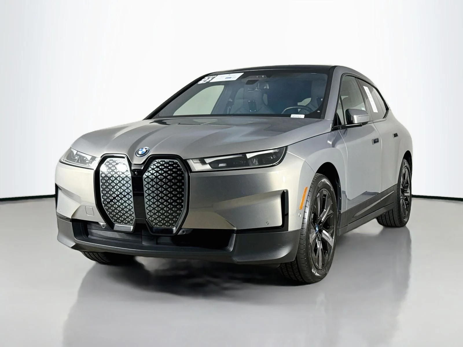Certified Used 2024 Oxide Gray Metallic BMW xDrive50 image 3