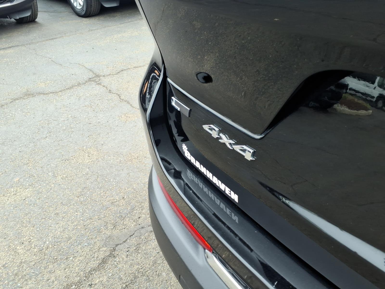 Used 2023 Black Jeep Laredo image 27