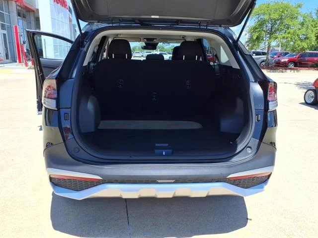 Used 2024 Fusion Black Kia LX image 18