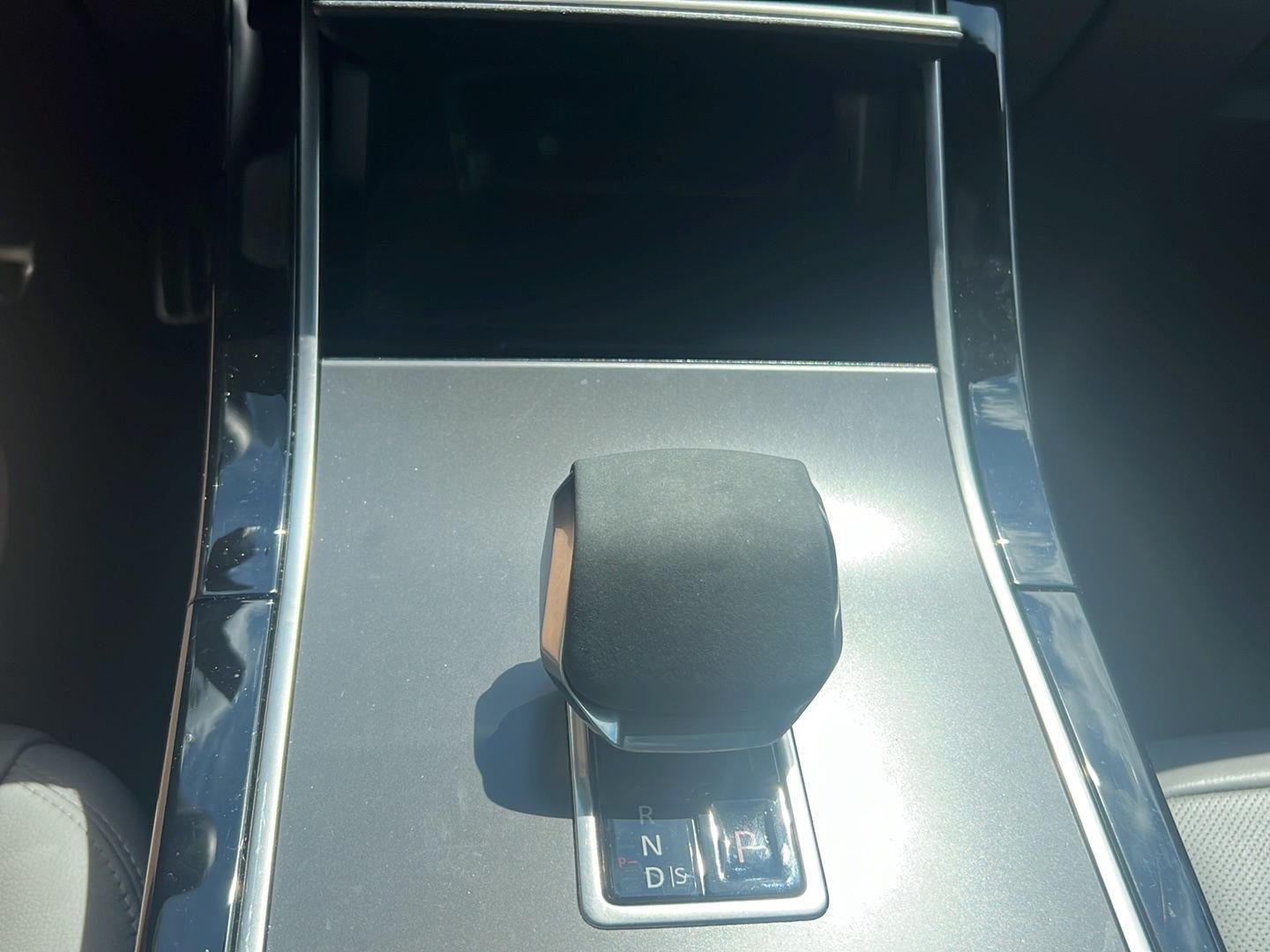 Used 2024 Varesine Blue Metallic Land Rover Dynamic SE image 15