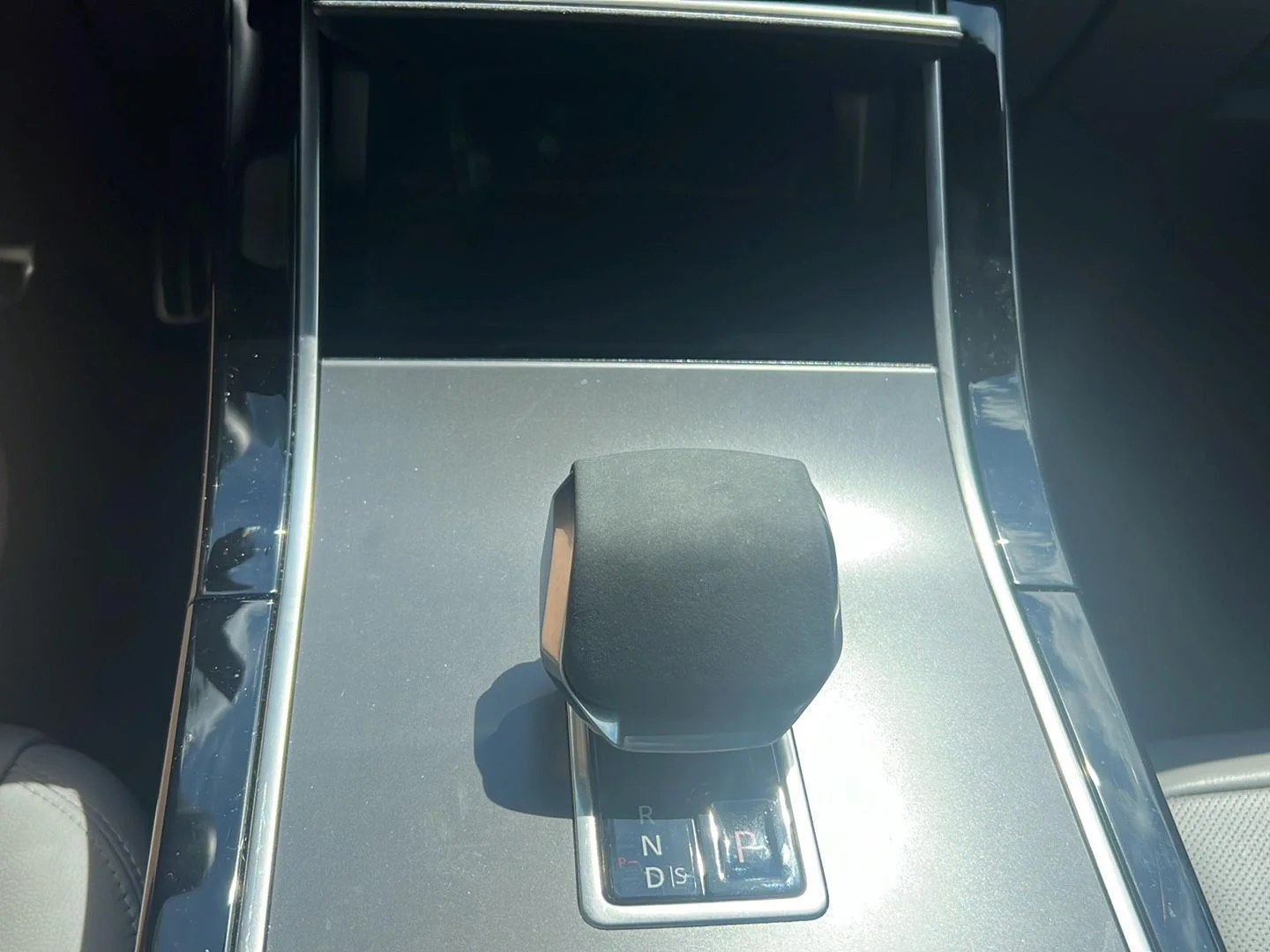 Used 2024 Varesine Blue Metallic Land Rover Dynamic SE image 15