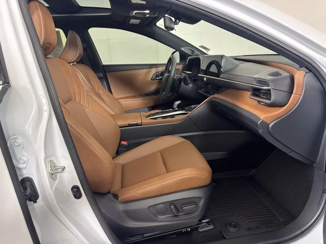Used 2025 White Toyota Limited image 4