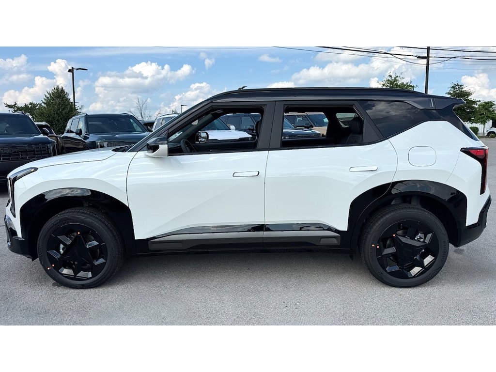 New 2027 Snow White Pearl / Black Roof Kia X-Line S image 27