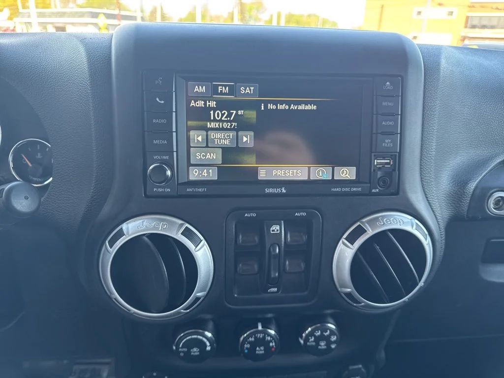 Used 2016 White Jeep Unlimited Rubicon image 4