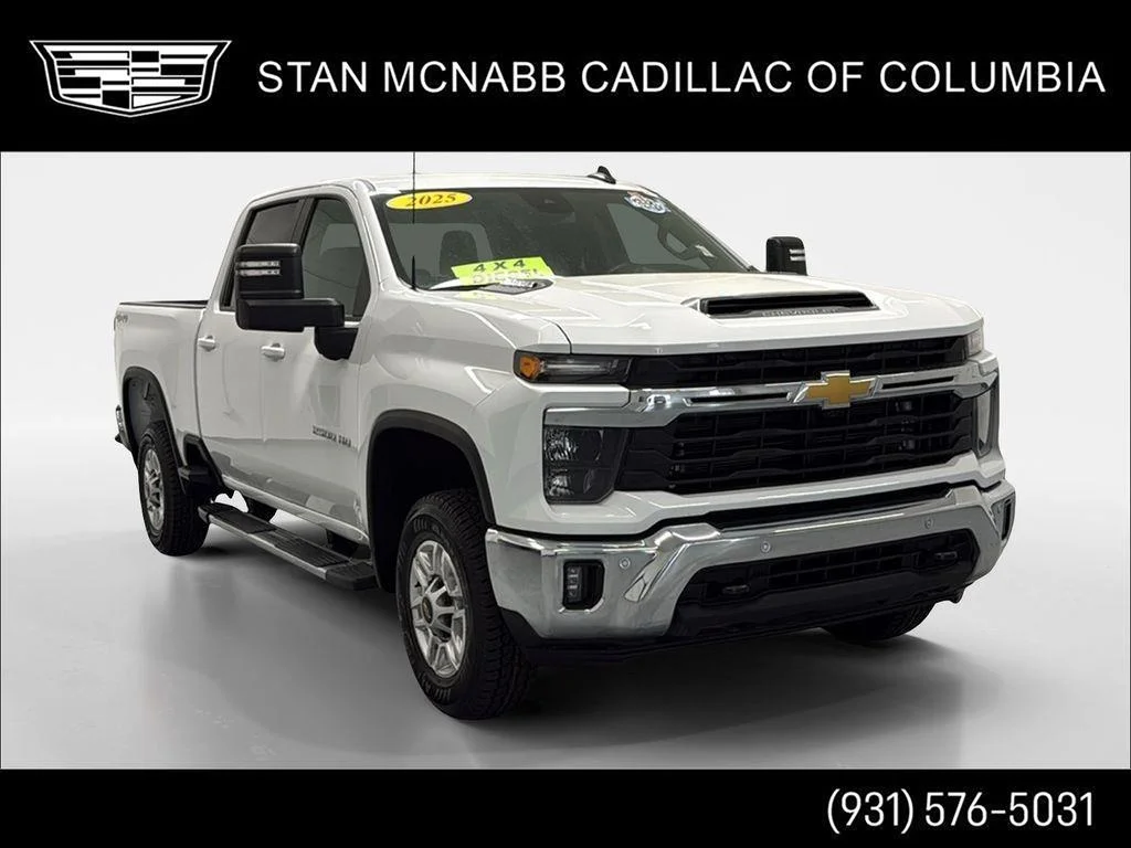Used 2025 Summit White Chevrolet LT image 1