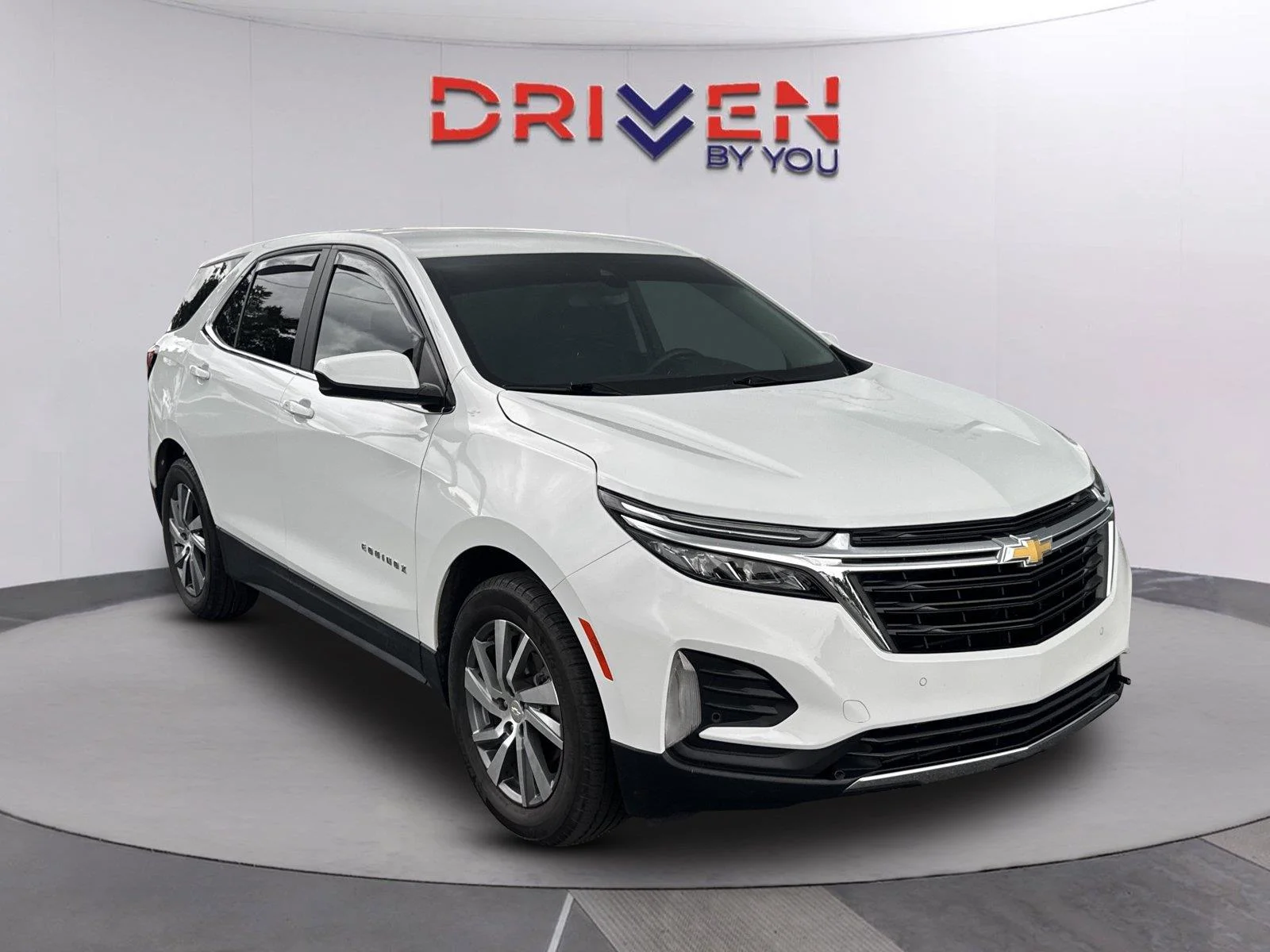 Used 2023 SUMMIT WHITE Chevrolet LT image 2