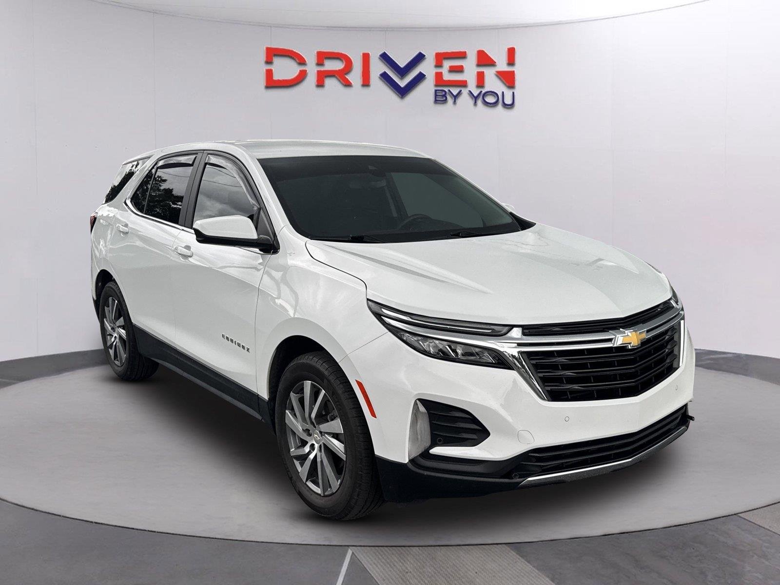 Used 2023 SUMMIT WHITE Chevrolet LT image 2
